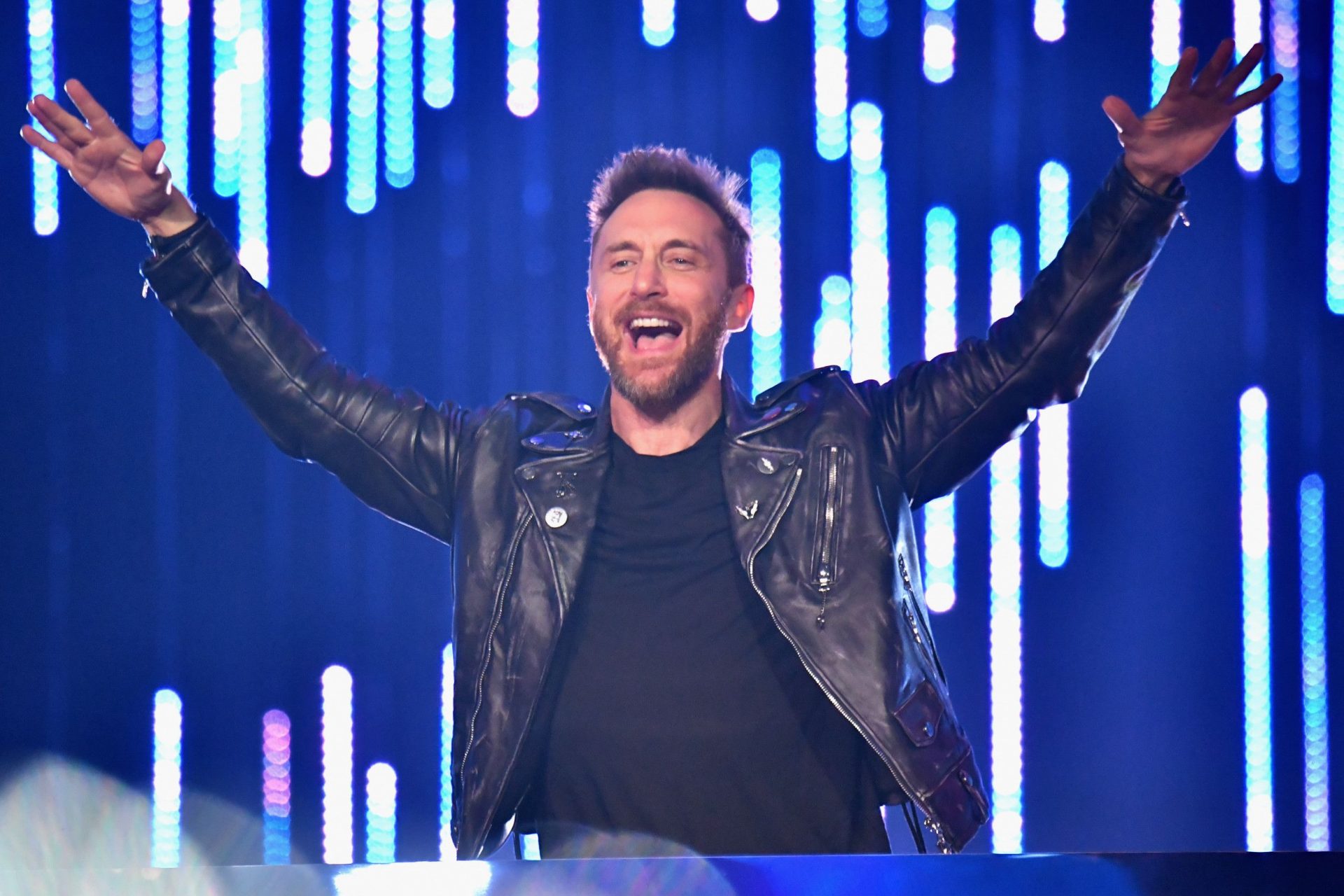 David Guetta Lanz Un Poderoso Remix Al Xito De Bts Coldplay My