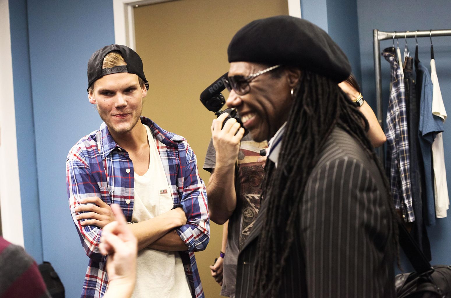 Nile Rodgers da más detalles de la música que grabó junto a Avicii - Beat  Digital